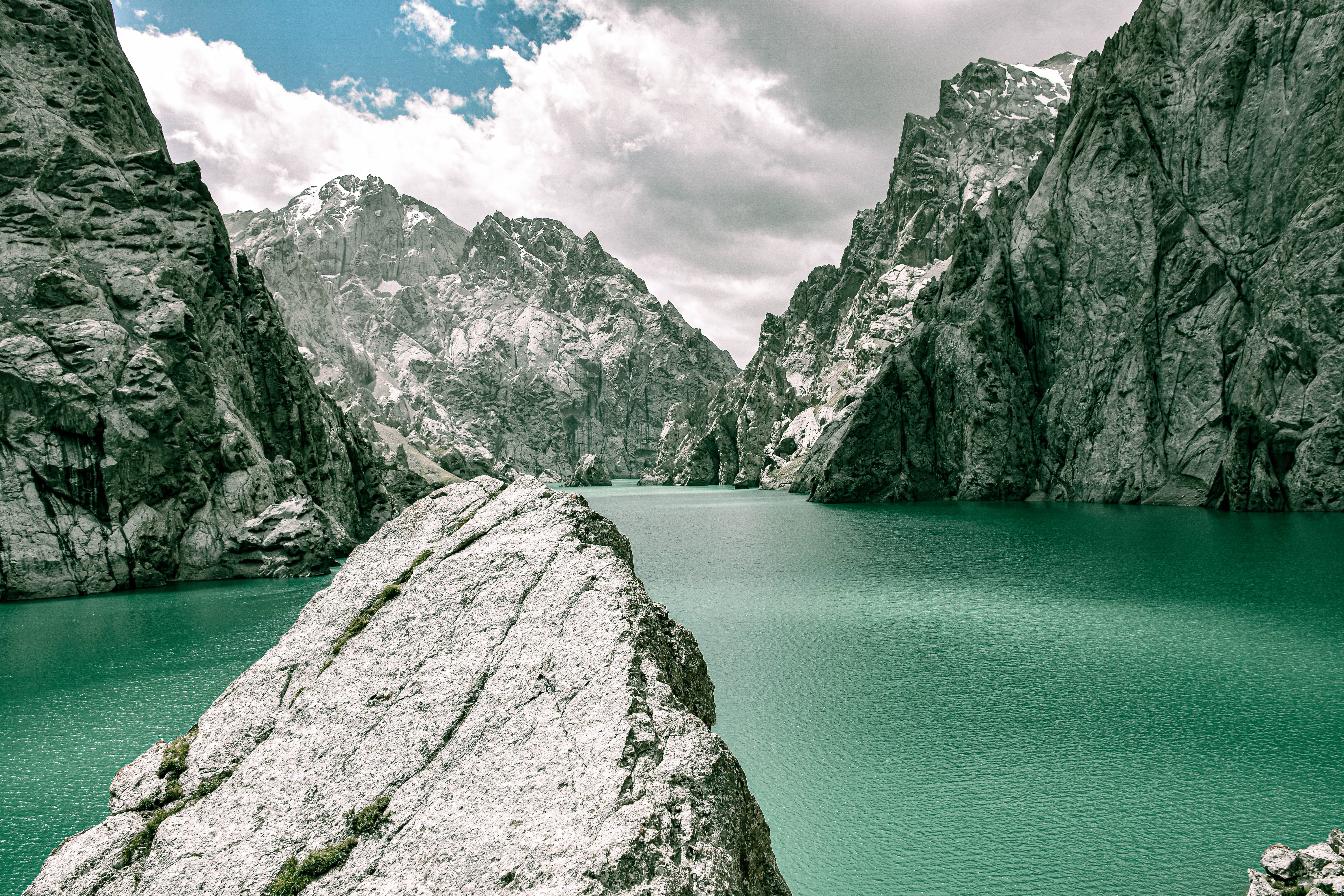 Kel-Suu Lake – Hidden Alpine Gem of Kyrgyzstan